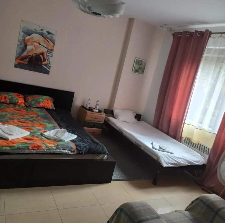 Ochota Forest Guest House Warschau Exterior foto