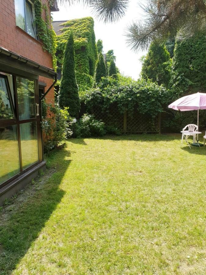 Ochota Forest Guest House Warschau Exterior foto